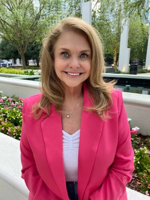 Portrait of Tess Edwards, Realtor ®